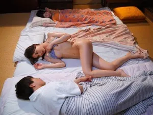 Đang chơi game thì bị bạn thân của em gái thổi kèn